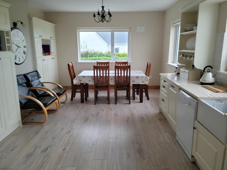 Coastal View Cottage Mullagh  Buitenkant foto